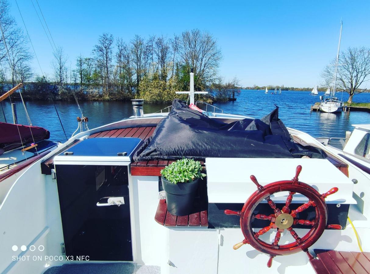 Boathouse At Unescco Fort And Magnificent Lake-View Roelofarendsveen Exterior photo